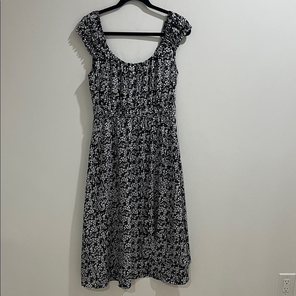 RW&Co Women’s Dress Medium Black and White Floral Puff Sleeve Elastic milkmaid